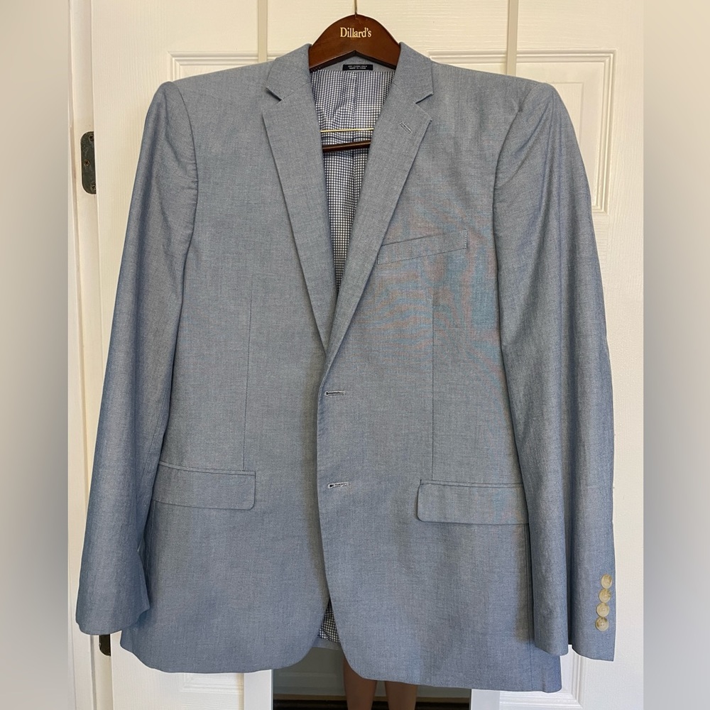 Men’s blue sports coat